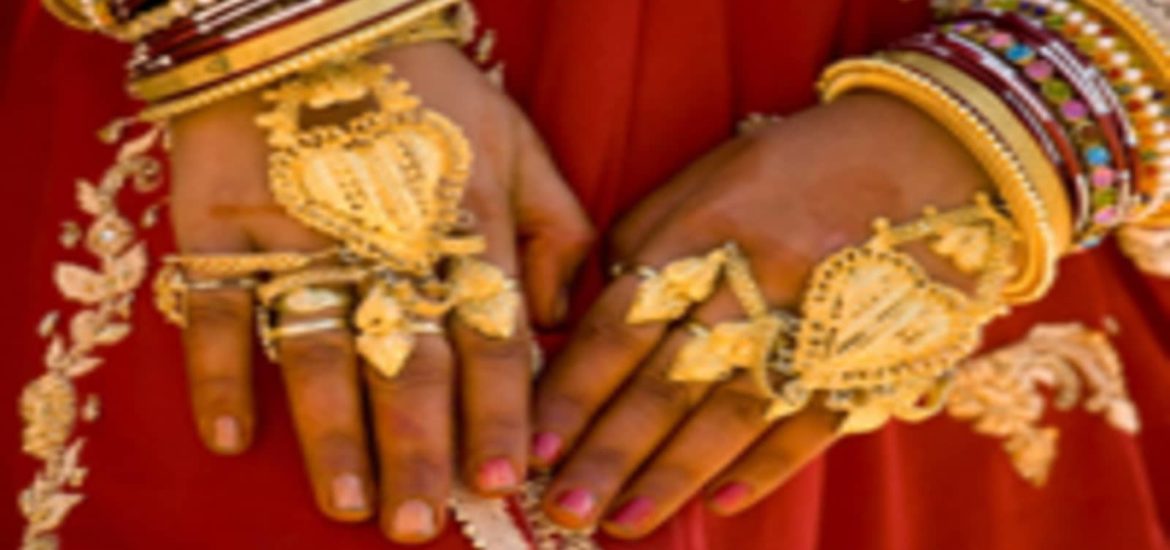 Indiai házasság arannyal kikövezve